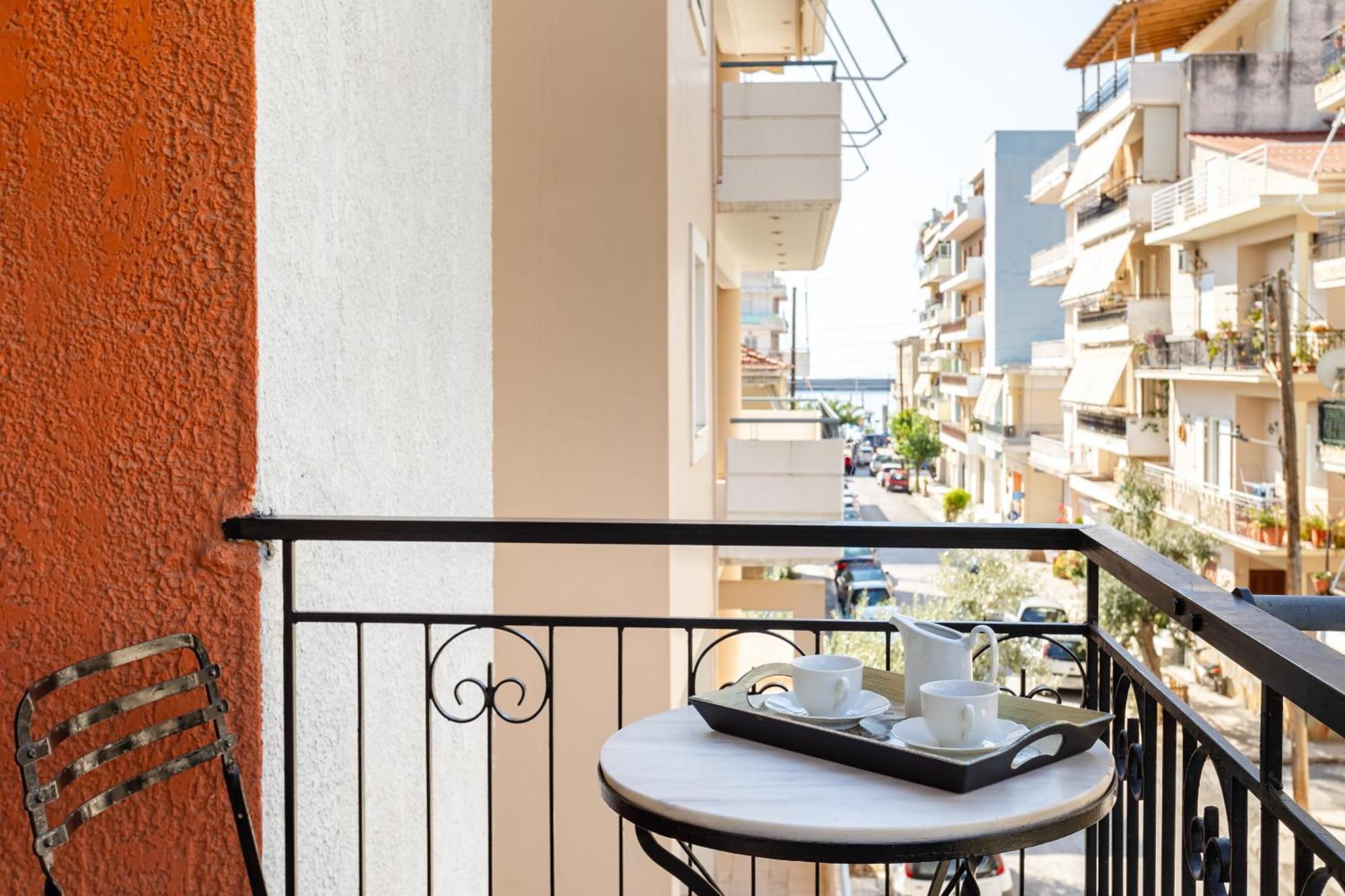 Vicky'S Cozy Nest, Your Home By The Sea Kalamata Exterior photo