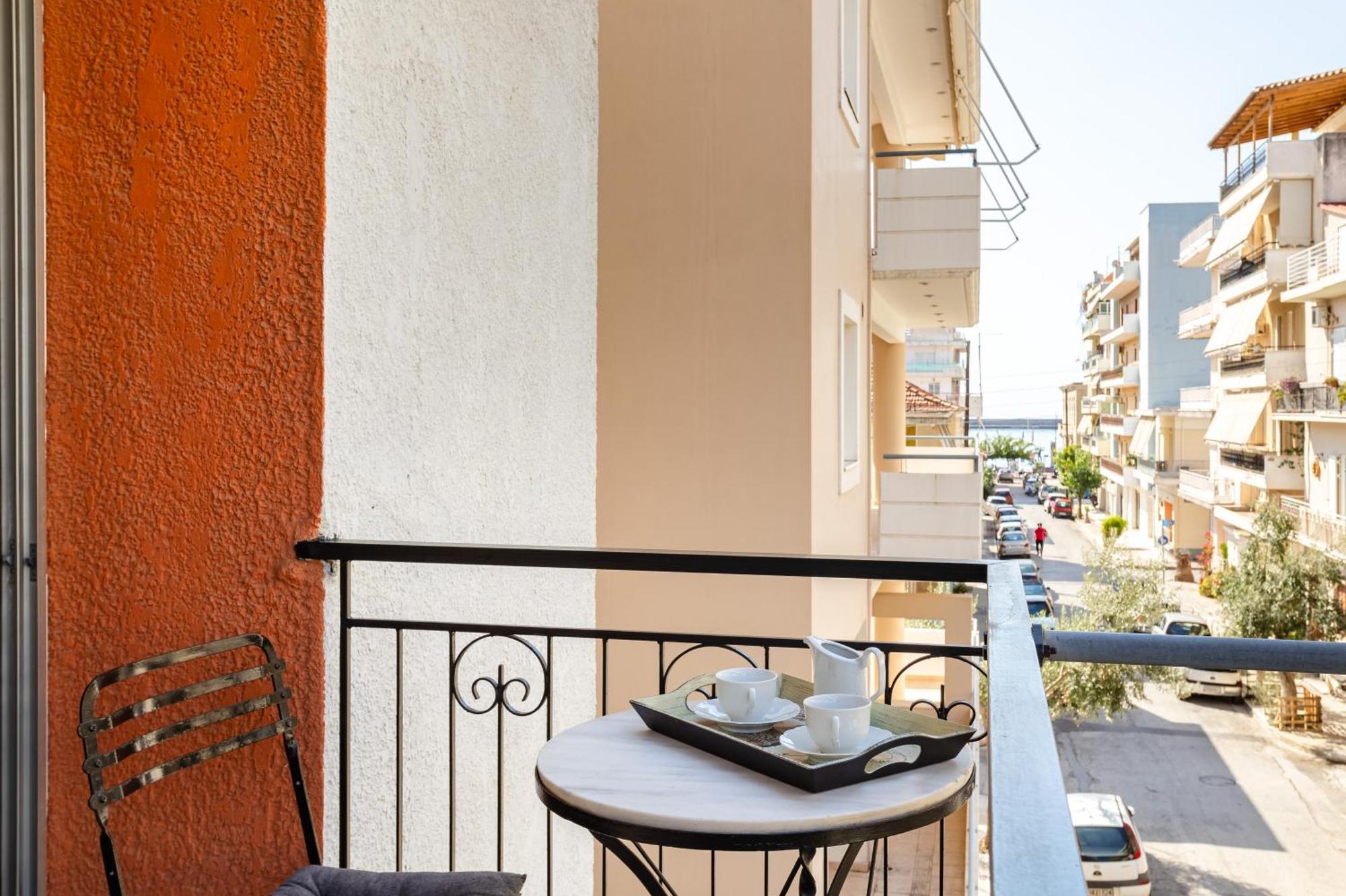 Vicky'S Cozy Nest, Your Home By The Sea Kalamata Exterior photo